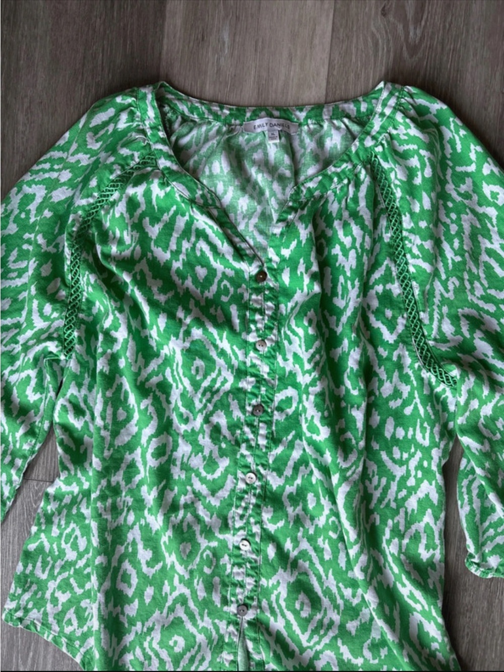 Emily Daniels Green Patterned Button-Front Women's Shirt